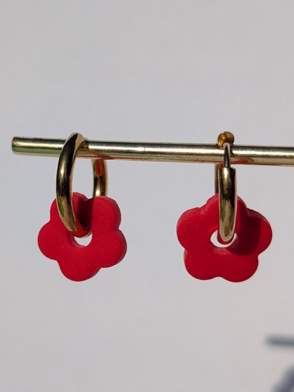 Small Flower earring - Picture 3 of 3